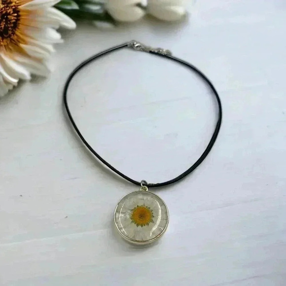Handcrafted Floral Art to Wear Statement Necklace Daisy Flower Preservation 18" - Picture 2 of 6